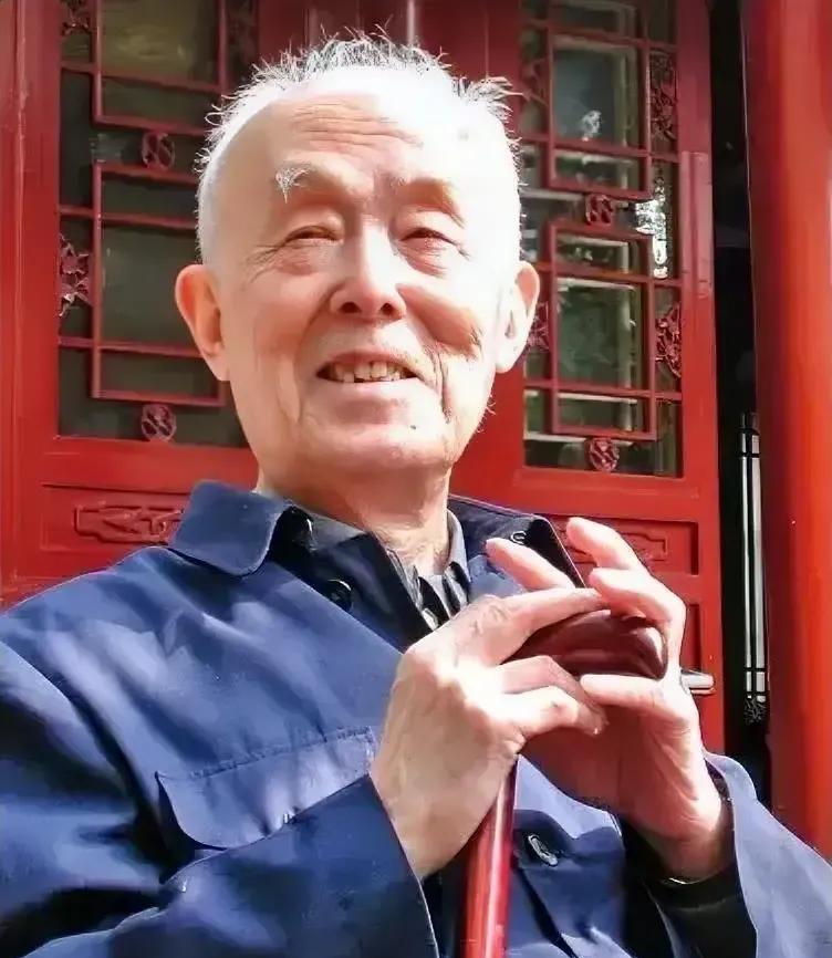 季羡林说：“人一旦老了，最要紧的就是要守住自己的灶台，能颤颤巍巍煮碗粥，就别去