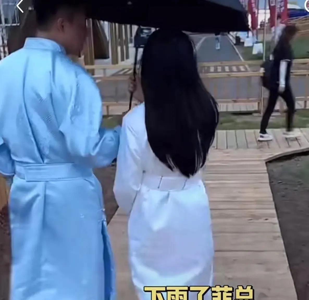 你看，你看，只要玥儿在，汪小菲就忘了老婆马筱梅，妥妥的女儿奴！在呼和浩特大草原