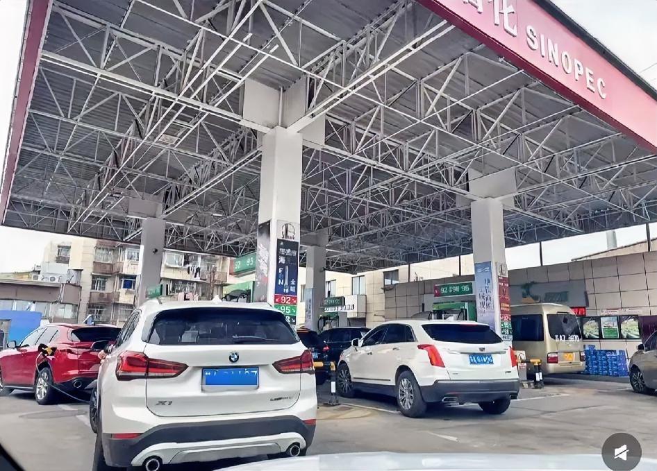 看到油价上涨的消息，我问了我在加油站上班的闺蜜，没想到她跟我说了一句大实话。