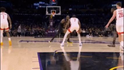 今夕是何年？詹姆斯突破杜兰特到内线折叠背扣，看这3人湖人2：0还能让火箭翻盘？