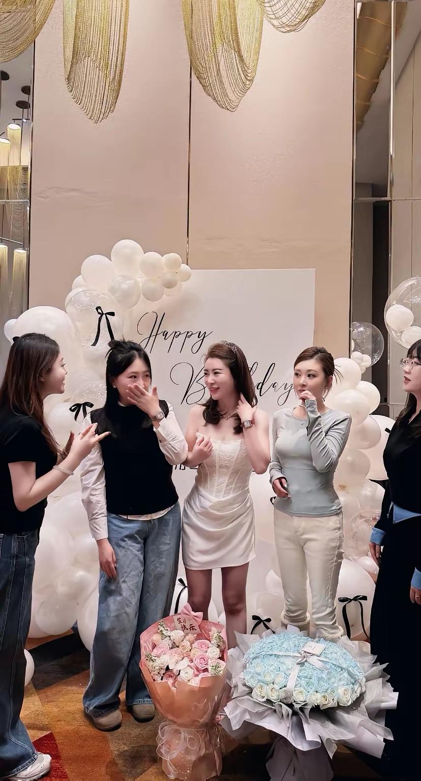 好想和右二谈恋爱。