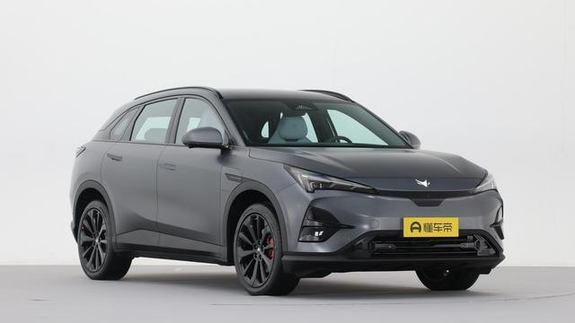 极狐全新纯电SUV, 轴距2845mm, 运动化外观