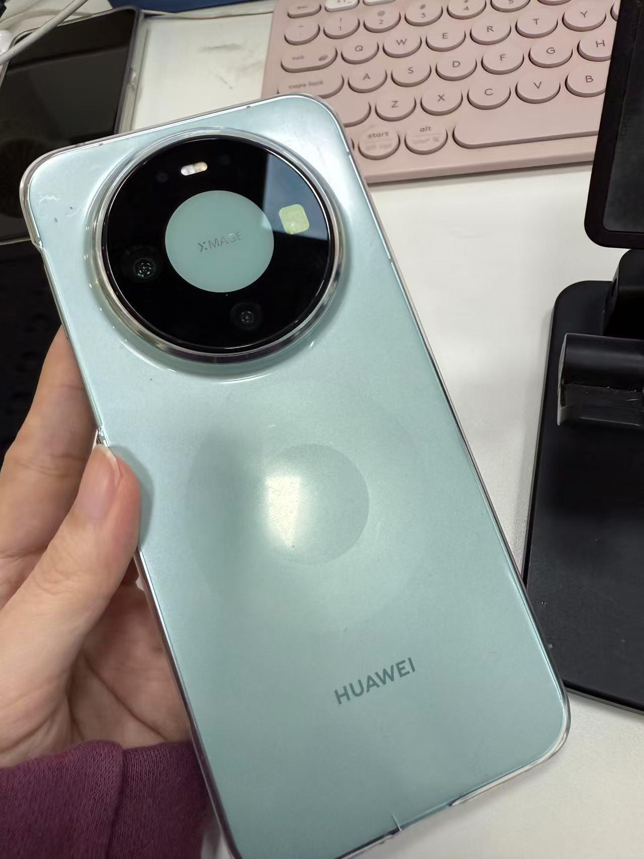 老实说，我华为Mate80标准版还挺划算的...手上这个📱华为Mate80