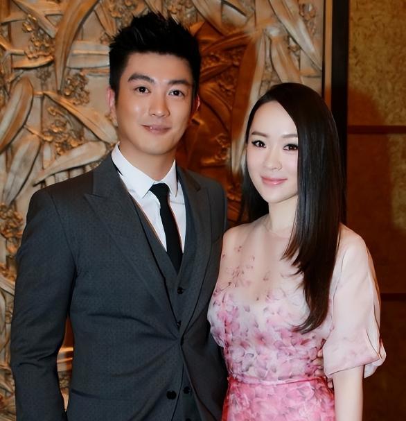 2012年，刚谈恋爱的杜江，偷偷跑到霍思燕家过夜，睡到第二天中午才起床，洗了澡，