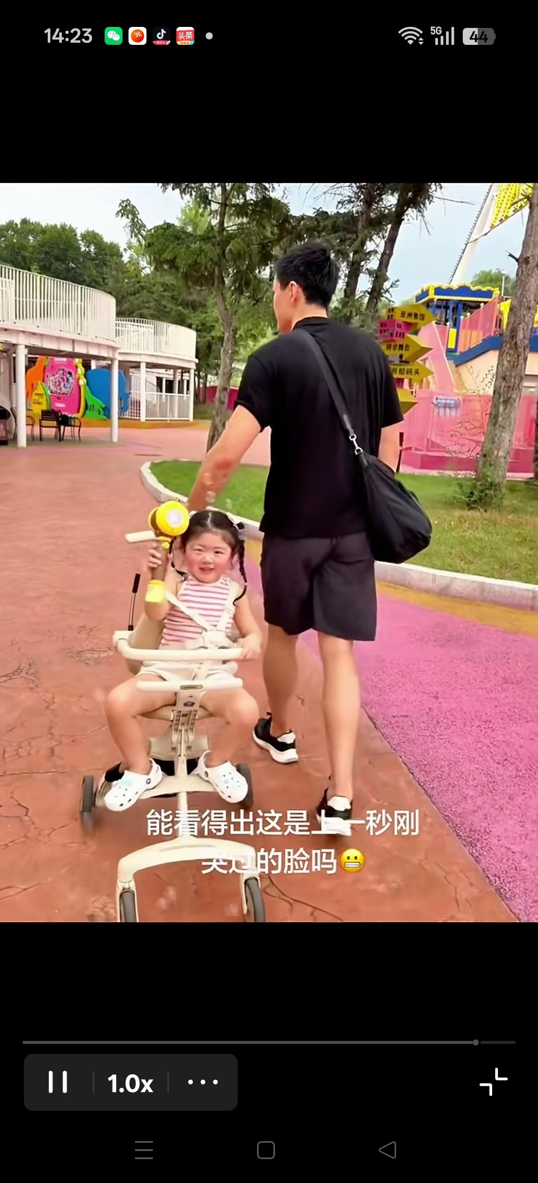 姜宇星带娃儿游乐园的一天之旅。休赛期的带娃时光。[比心][比心][比心]