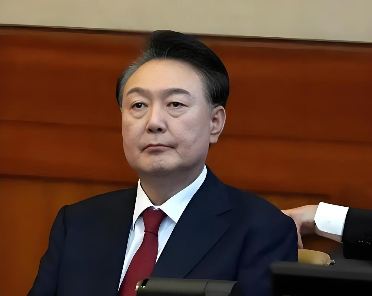不要太过于“阴谋论”。拿韩国来说，昨天有一个热点事件，那就是尹锡悦因触犯了《
