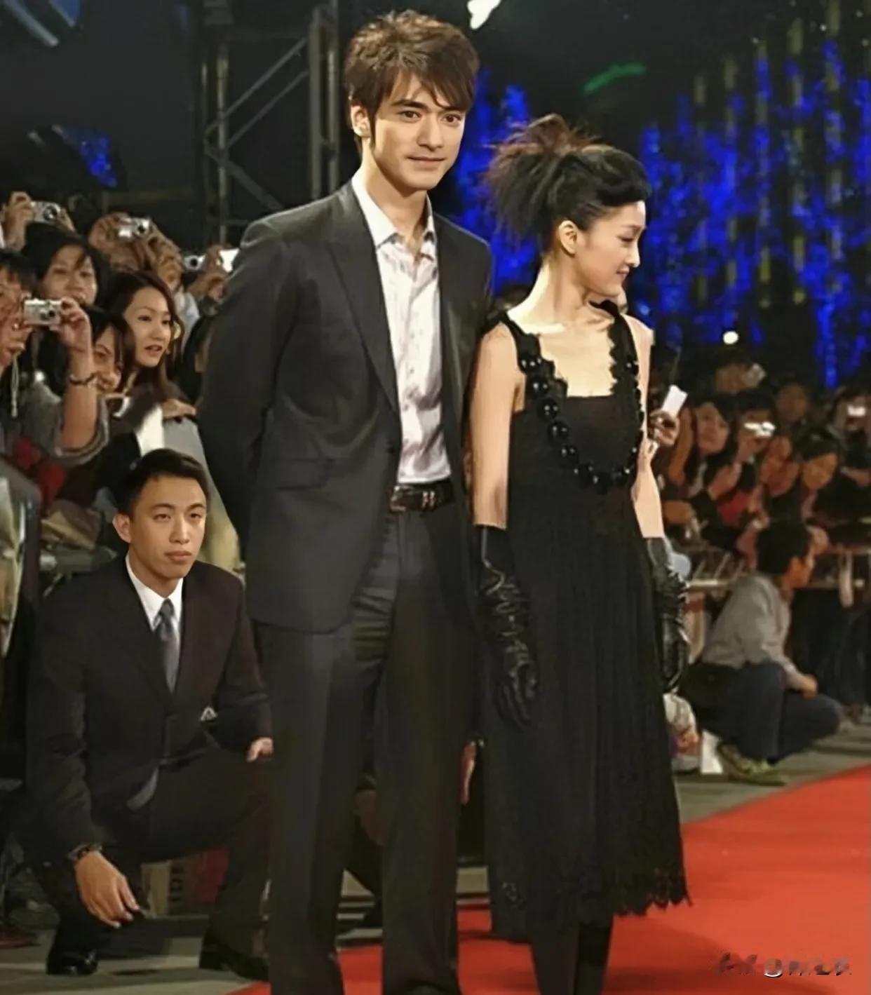 有网友说；自己坐标长沙，见过的明星太多了，应该说明星分为三类，一类是本人比电视上