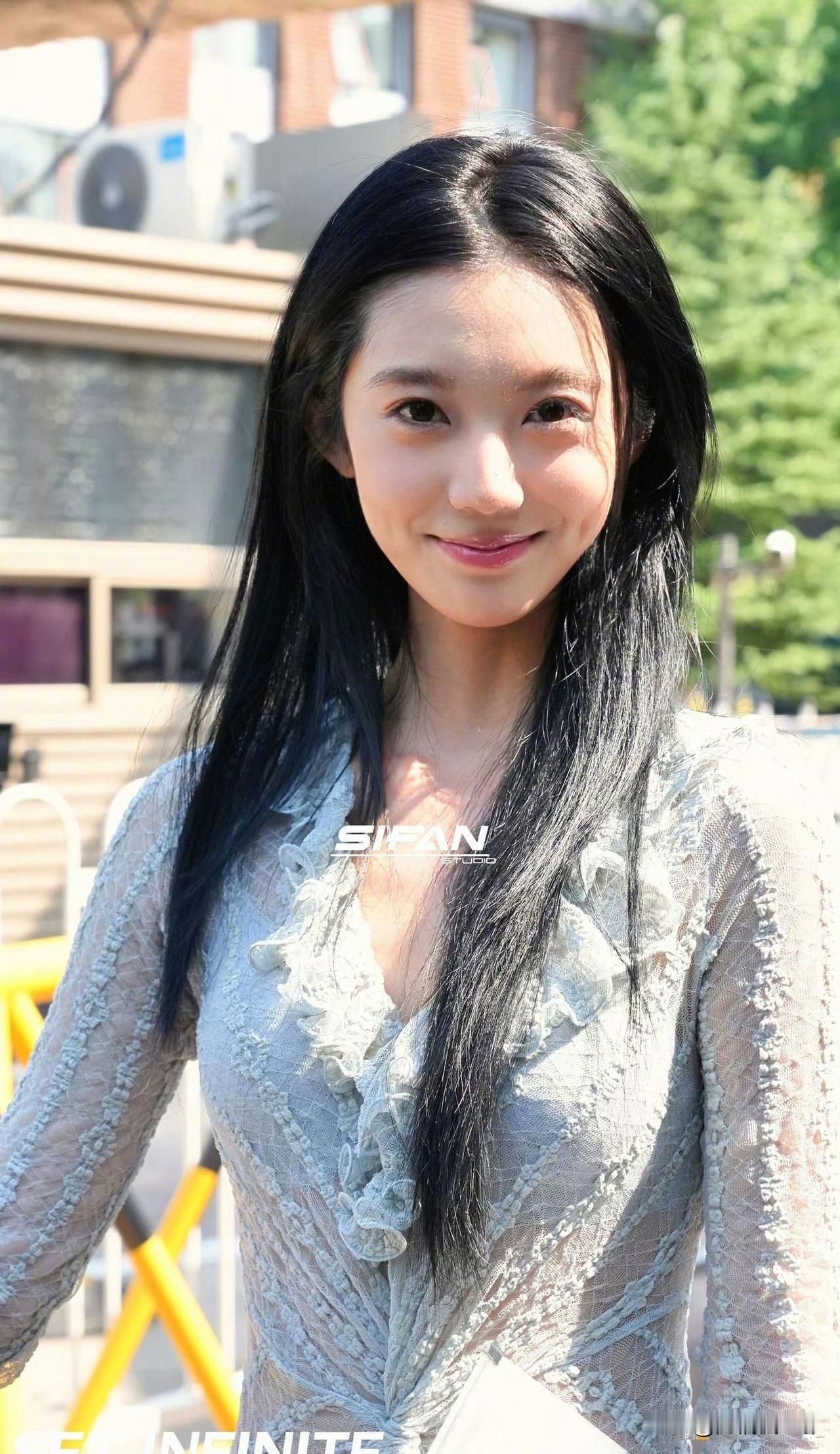 翻看北电2026级新生报到路透，完全看不到所谓天降紫微星的影子。女生整体尚可，大