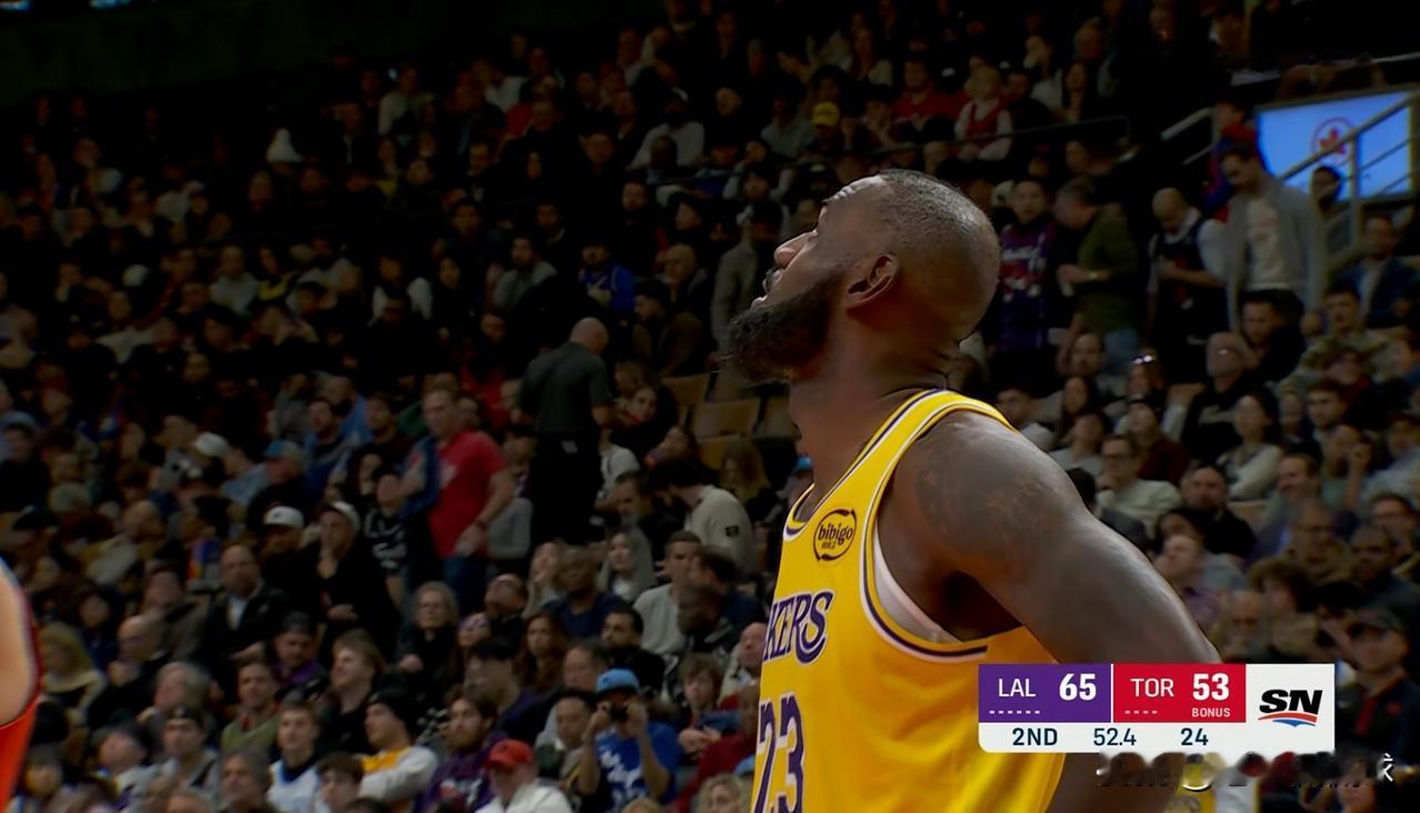 湖人老将詹姆斯真是太会说话了！在今天湖人客场以123：120力克猛龙的赛后采访中