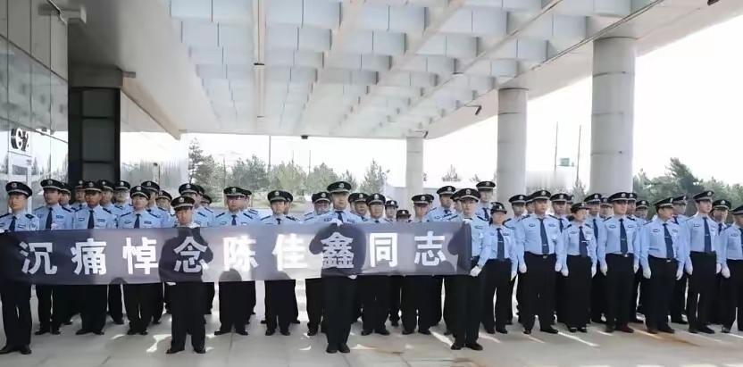内蒙古包头，96年女副所长纵身跃出高楼窗户，身后同事伸手去拉没拉住……监控里那最