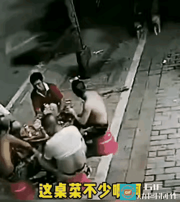 我怀疑这三条狗是故意的