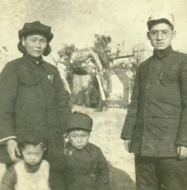 1937年，太原兵工厂的刘贵福，听说八路军打了胜仗，就带16个工友投奔八路军，谁