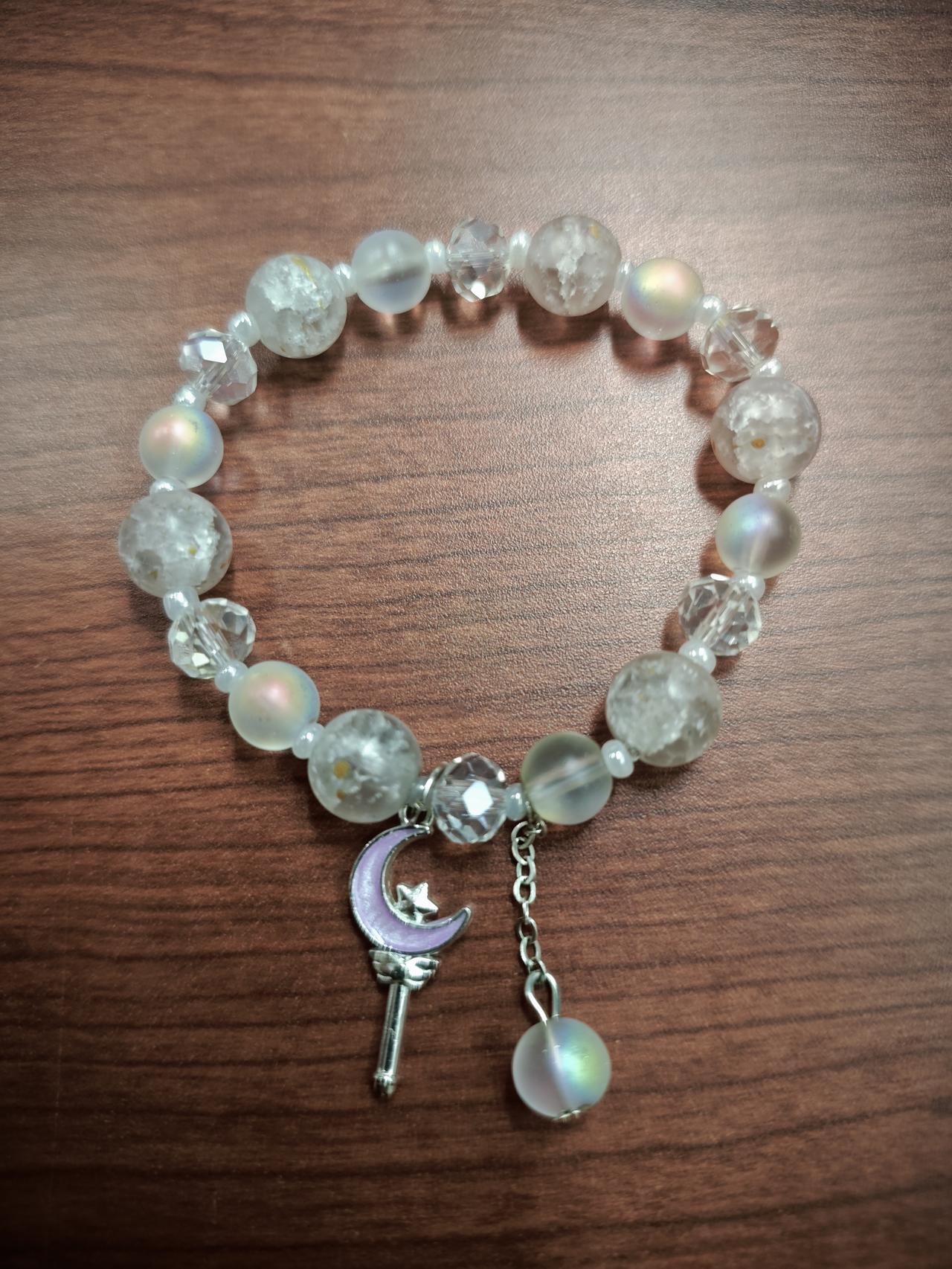 上个月有个同事离职，今天才知道她离职是因为孩子休学了，她想请两个月假领导没同意没