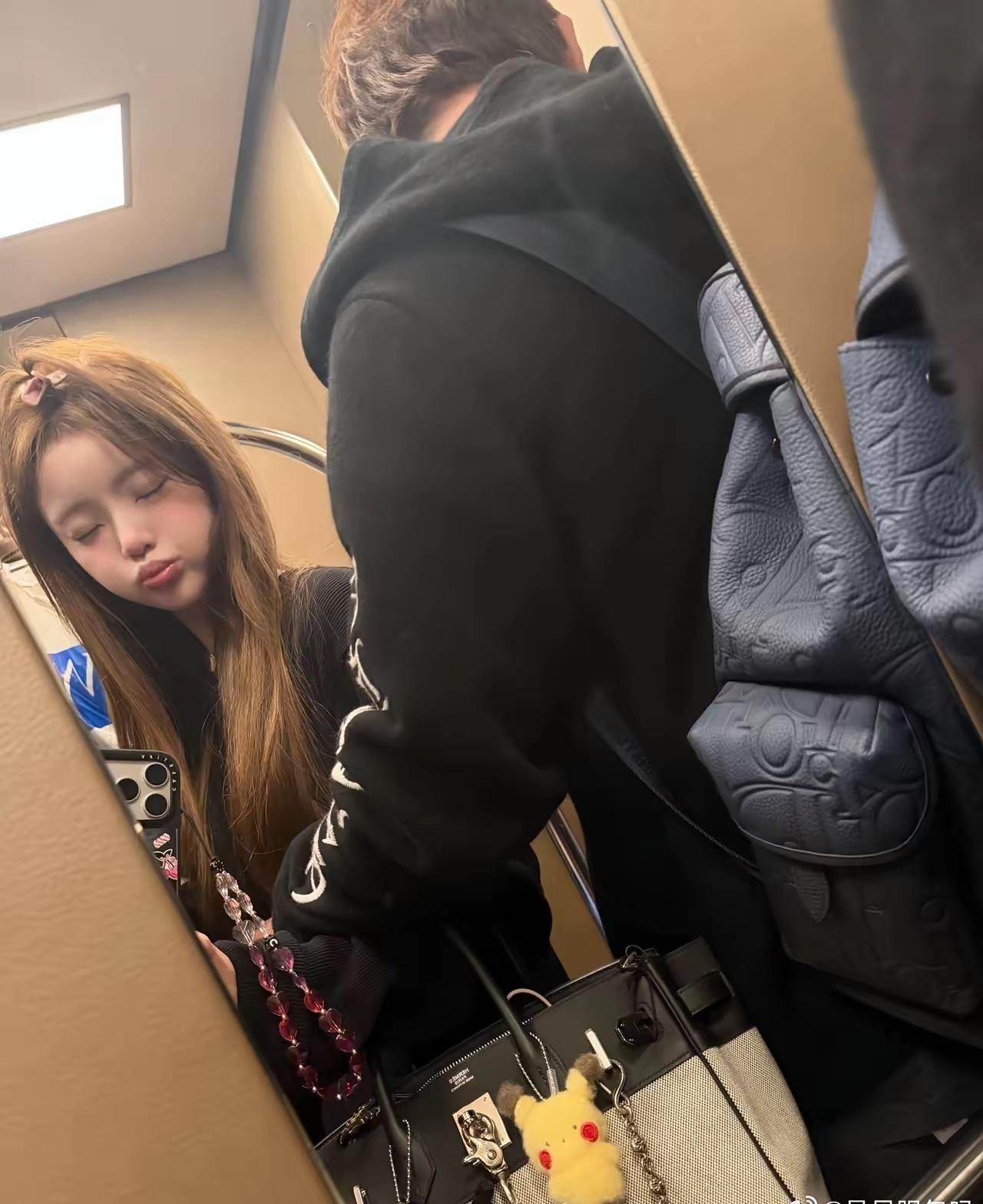 王思聪女友更新恋爱日常，她居然叫王思聪小猫！哈哈，确实是在热恋当中啊，王思聪今年