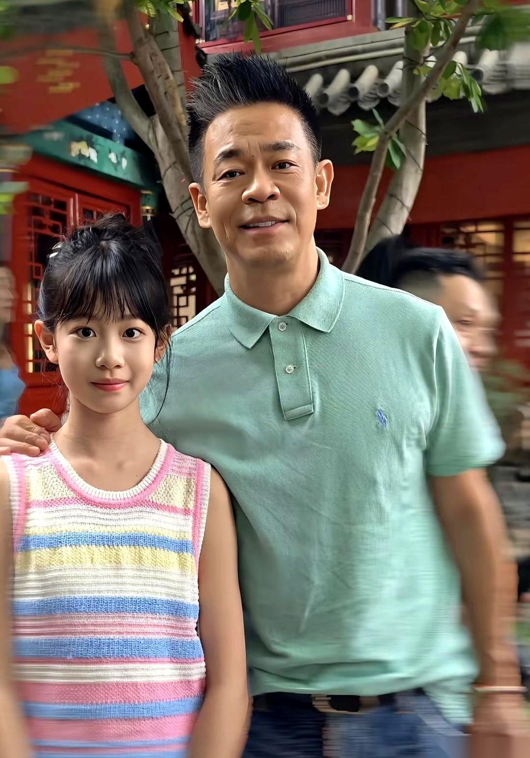 看到《主角》答谢宴上，“来弟”的扮演者王少熙笑得那么开心，我真的松了一口气。就