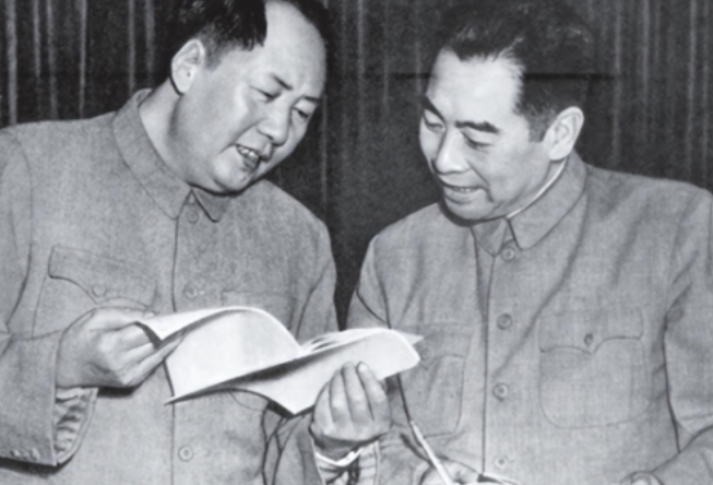 1975年，毛主席与周总理双双身患重病，主席问总理：江山要谁来守？北京的清