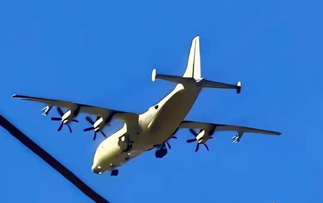 中国高新-18疑似试飞！国产空中炮艇登场，专克低烈度战场最近，一张国产新型