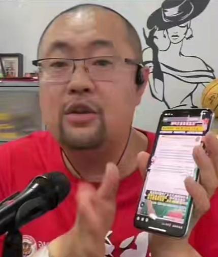 贾队长口无遮拦恶意炒作辽篮俱乐部出售球队的话题再次将自己推上了风口浪尖。沈阳新