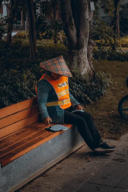 破防了！香港2026无调休上热搜，打工人羡慕的不只是假期家人们先别划走！同