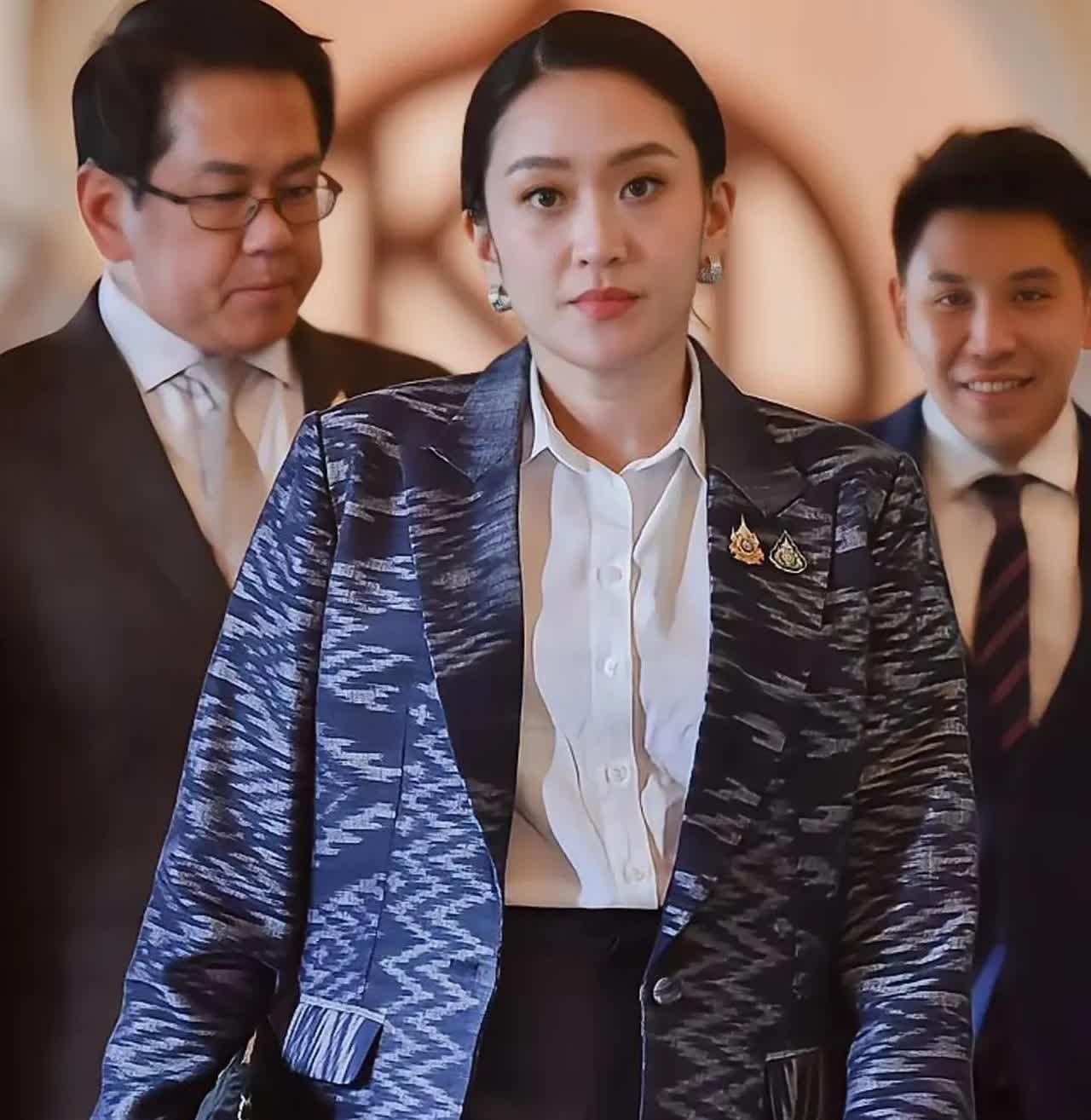 泰柬之战，目前来看，并没有美西方的挑拨。为什么这么说？我的意思是，大家不要把美国