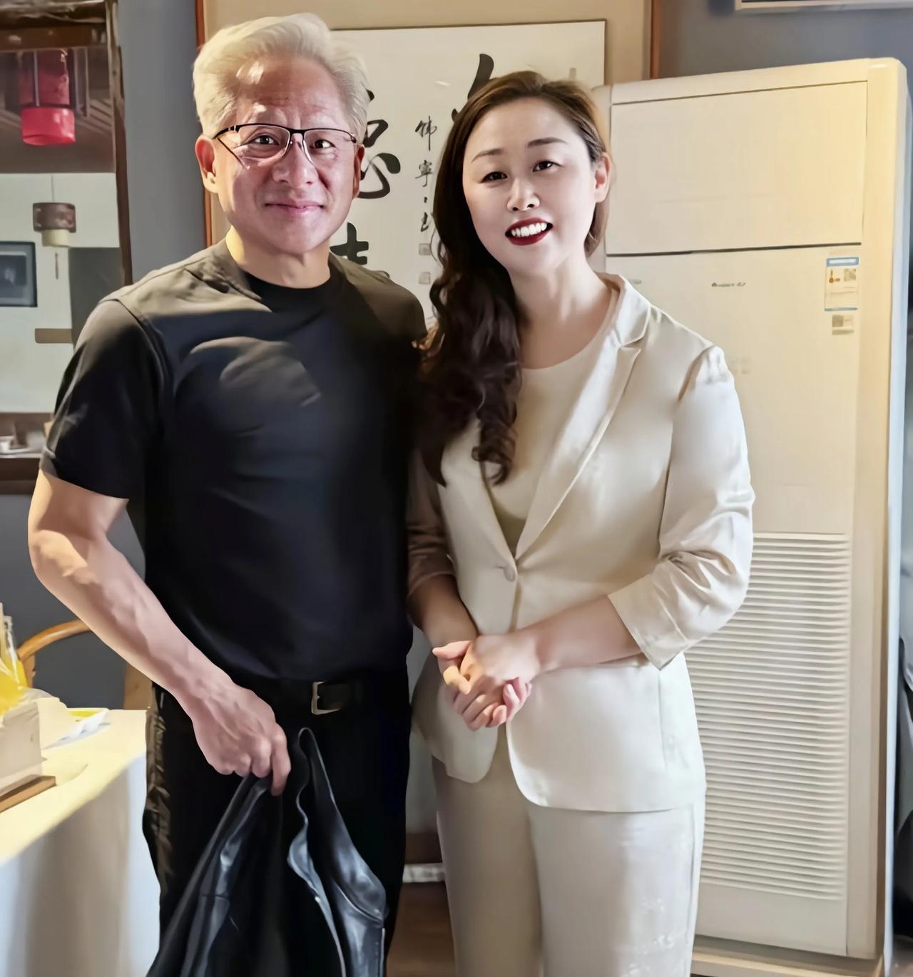 多读书绝对有用，黄仁勋什刹海过来，200年庆云楼老板赶紧下楼黄仁勋沿着什刹海溜
