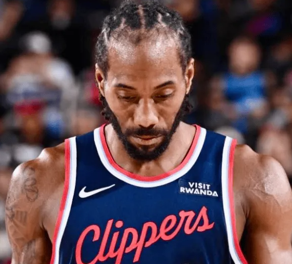 NBA常规赛，快船113-115不敌火箭。本场比赛，快船队球员科怀-伦纳德出场