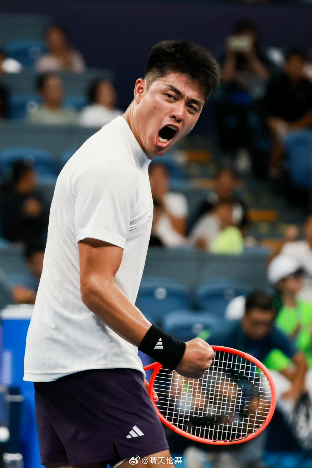 吴易昺2比1梅德韦杰夫吴易昺晋级杭州赛四强杭州ATP250四分之一决赛吴易昺
