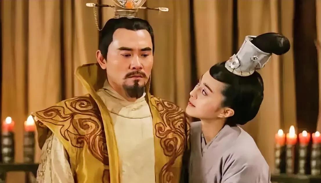 公元762年，久病卧床的唐肃宗李亨艰难地睁开眼睛，虚弱地问了一句：“西内的老头怎