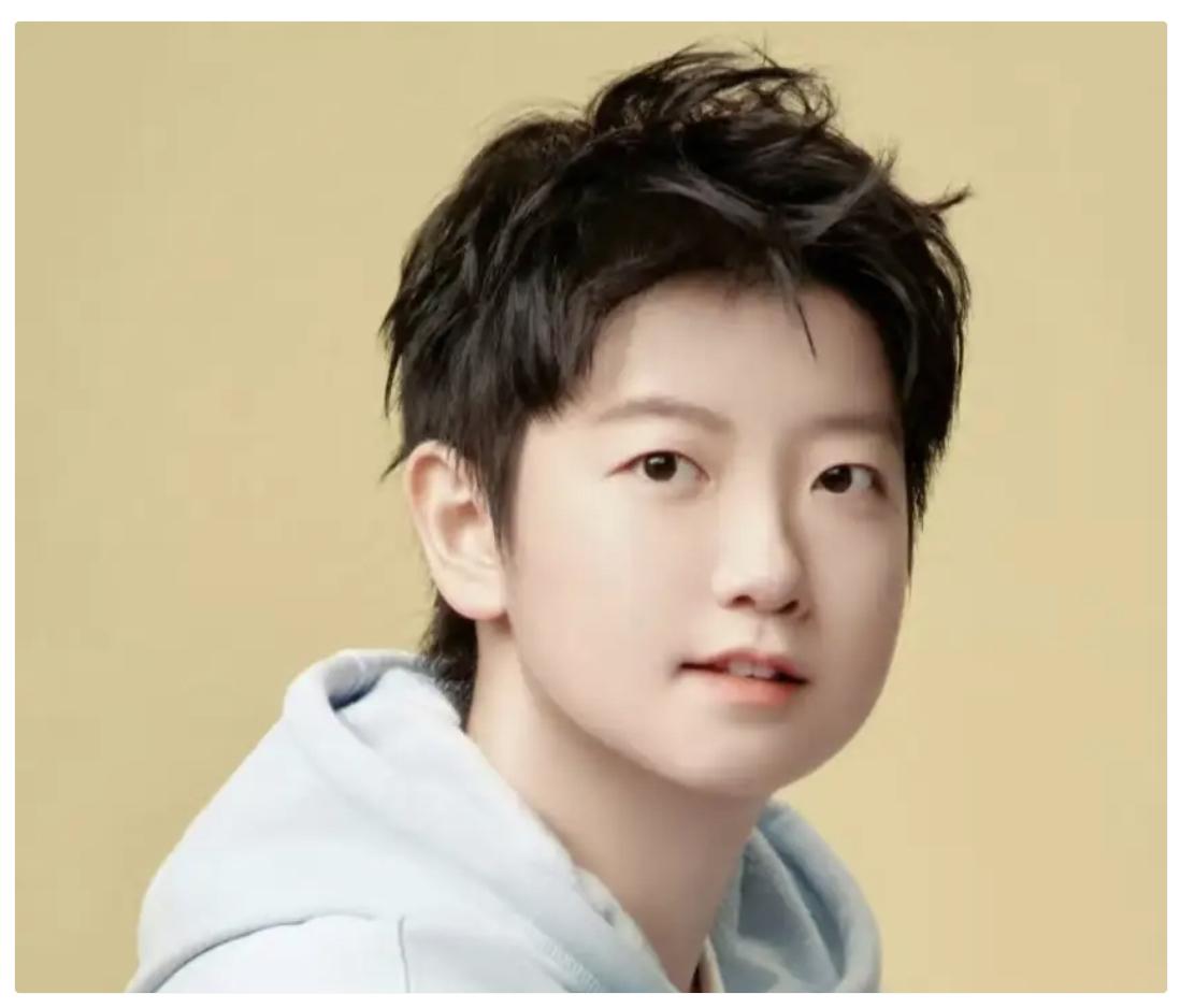 孙颖莎做了个意外决定不是读清华研究生也没有与任何大品牌代言合作,而是选择