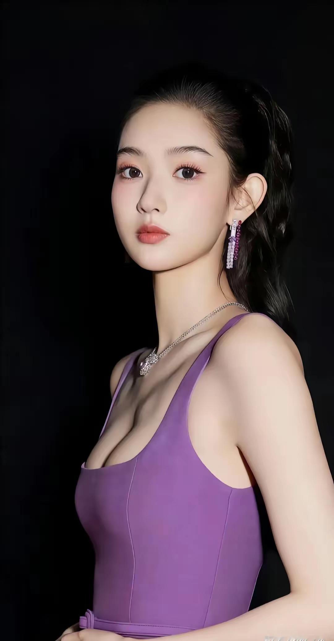 女演员的黄金上升期，最怕的不是没戏拍，而是碰上杨玏这样的“好男人”。一张通往“