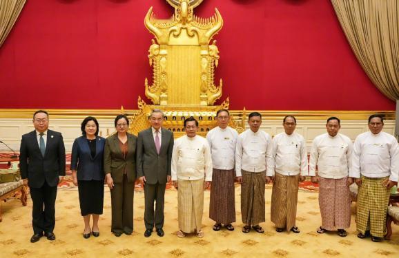 缅甸答应中国了当地时间4月25日，缅甸终于等到了中国的到来，他们十分的开心，包