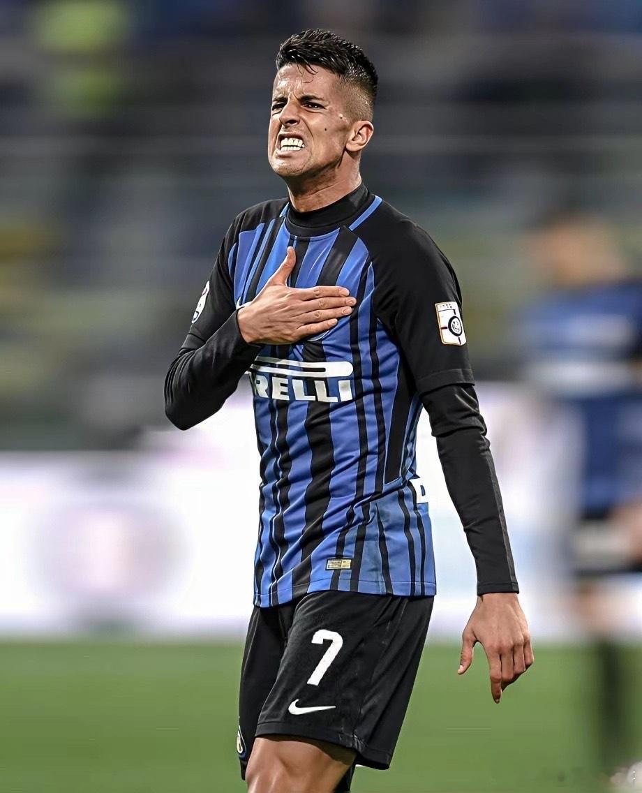 坎塞洛同意加盟国际米兰！根据天空体育记者巴尔扎吉的消息，国际米兰与利雅得新月的谈