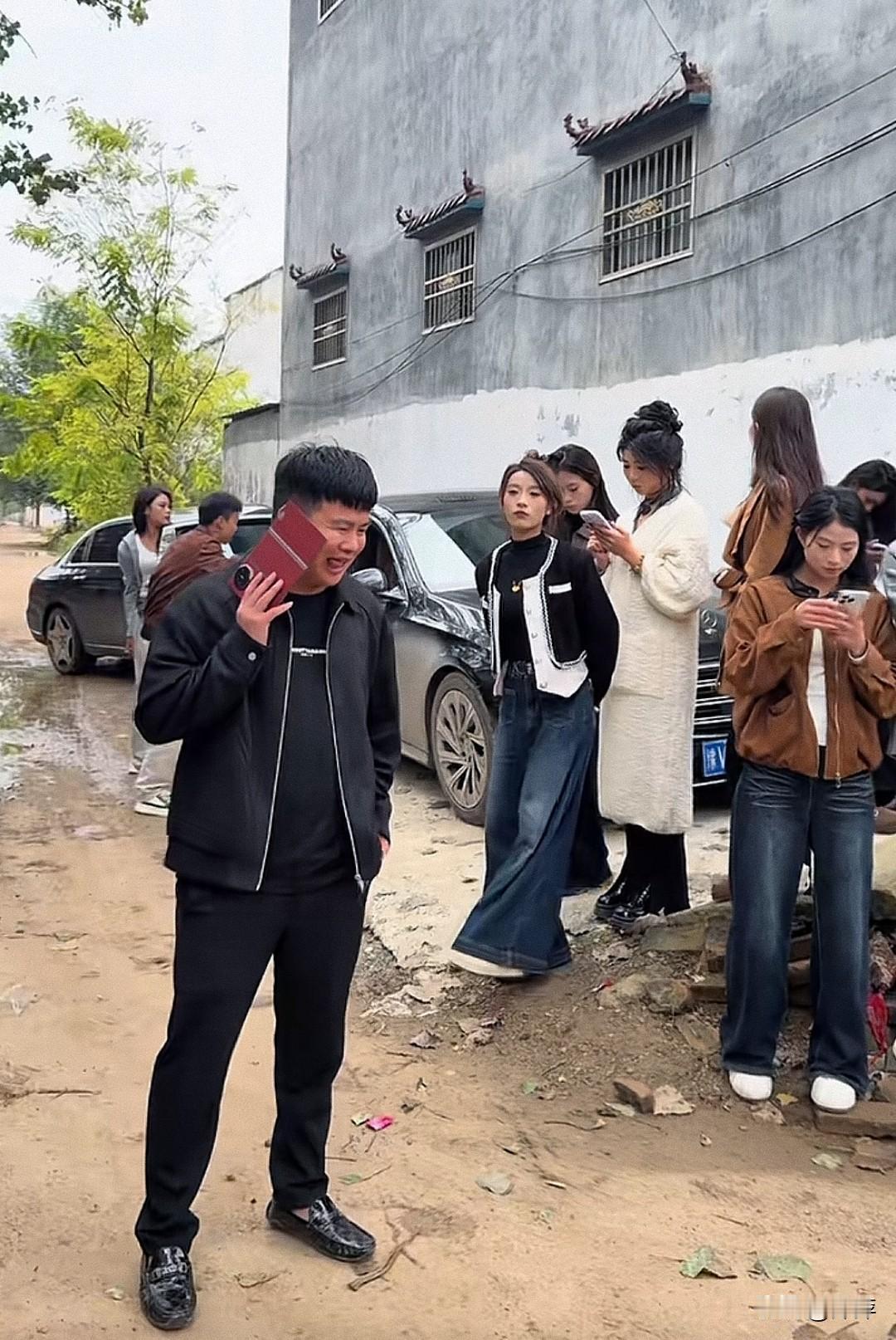 难得的热闹一定要表现出自己的本事开！