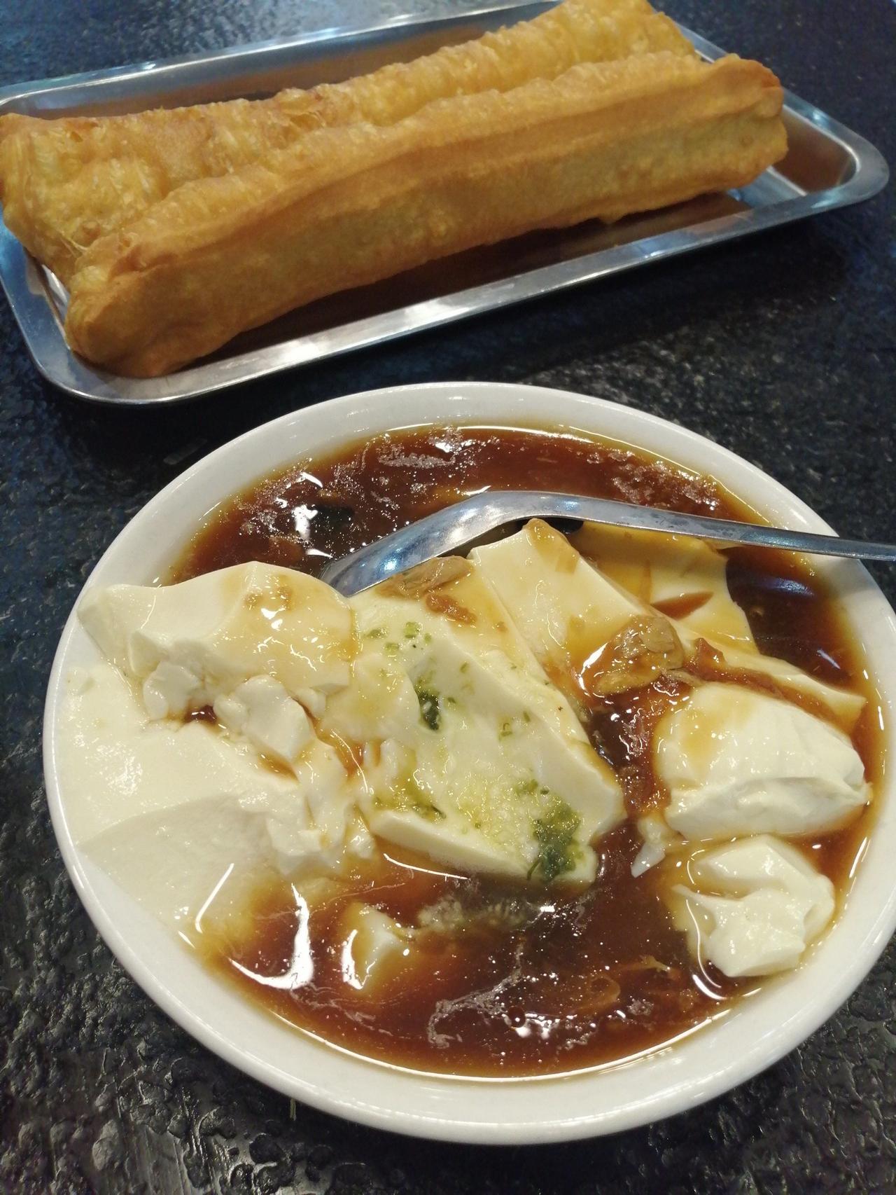 人老了，必然会做一些糊涂事儿，不是故意，而是不经意的就做了糊涂事儿。早晨买两碗豆