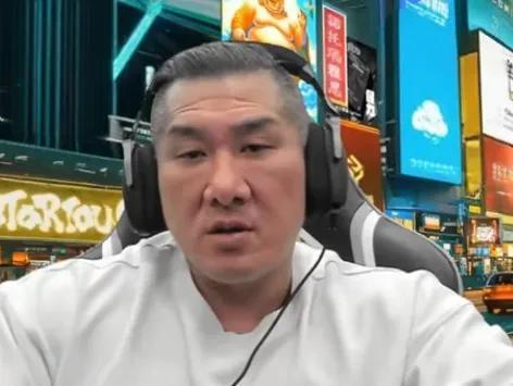 馆长对黄智贤道歉：对不起，非常的对不起！8月23号，馆长直播时敞开心扉聊了一些