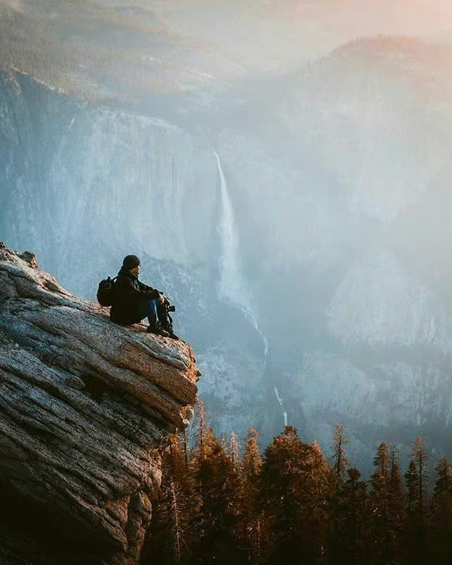 人需要独处，深层次的原因在于只有自己才能让自己变得完整。人在独处的过程中可以逐渐