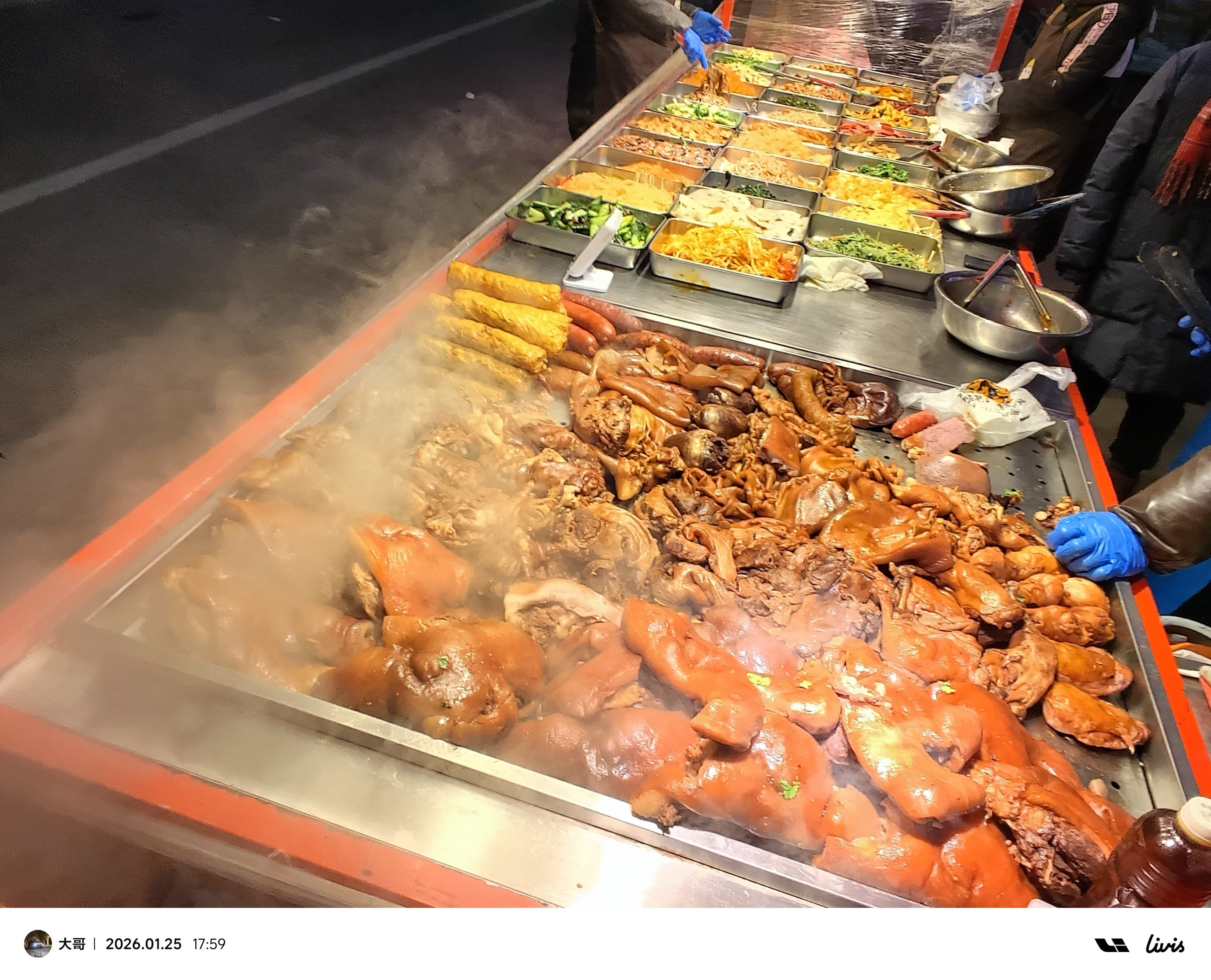 这一锅的卤肉看起来真是不错啊！