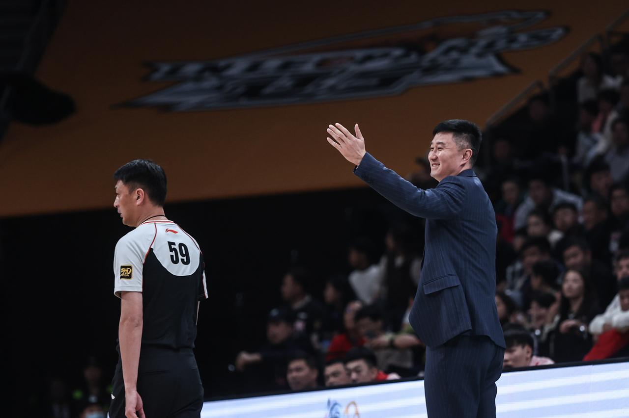 杜锋揭秘了焦泊乔离队的真相！同时，他还揭秘了杜润旺在本赛季的表现为什么一直离线！