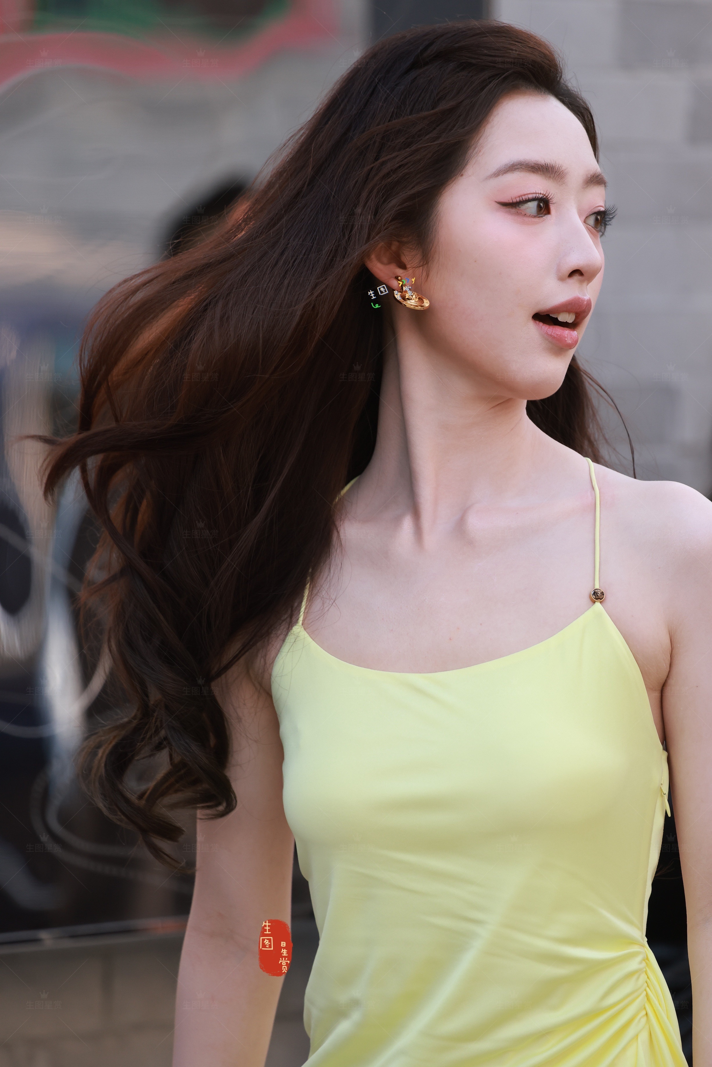 邓恩熙范思哲上班路透春风出来的美少女，如诗如画🧚♀️🎐