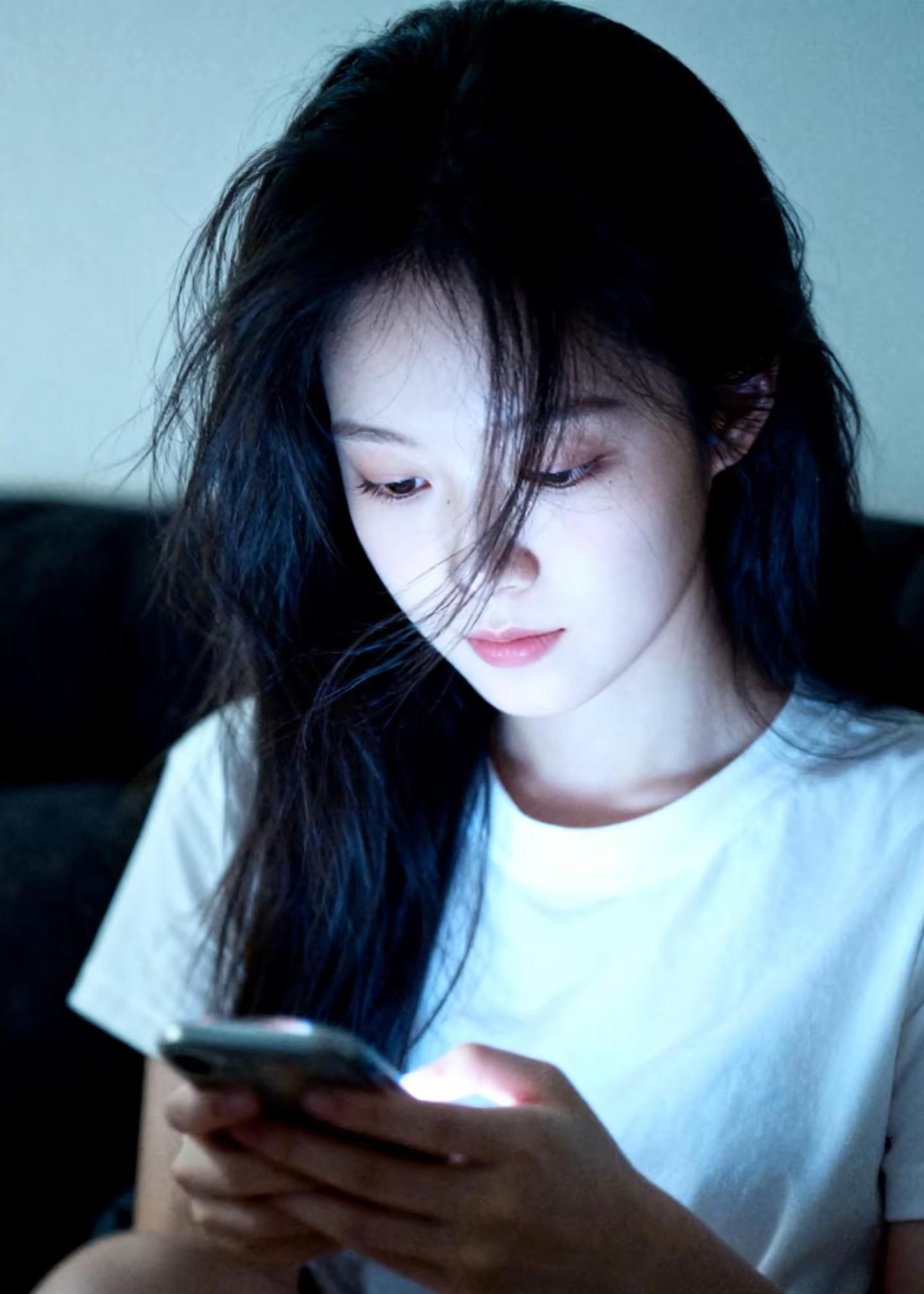 清冷感美女<imgsr...