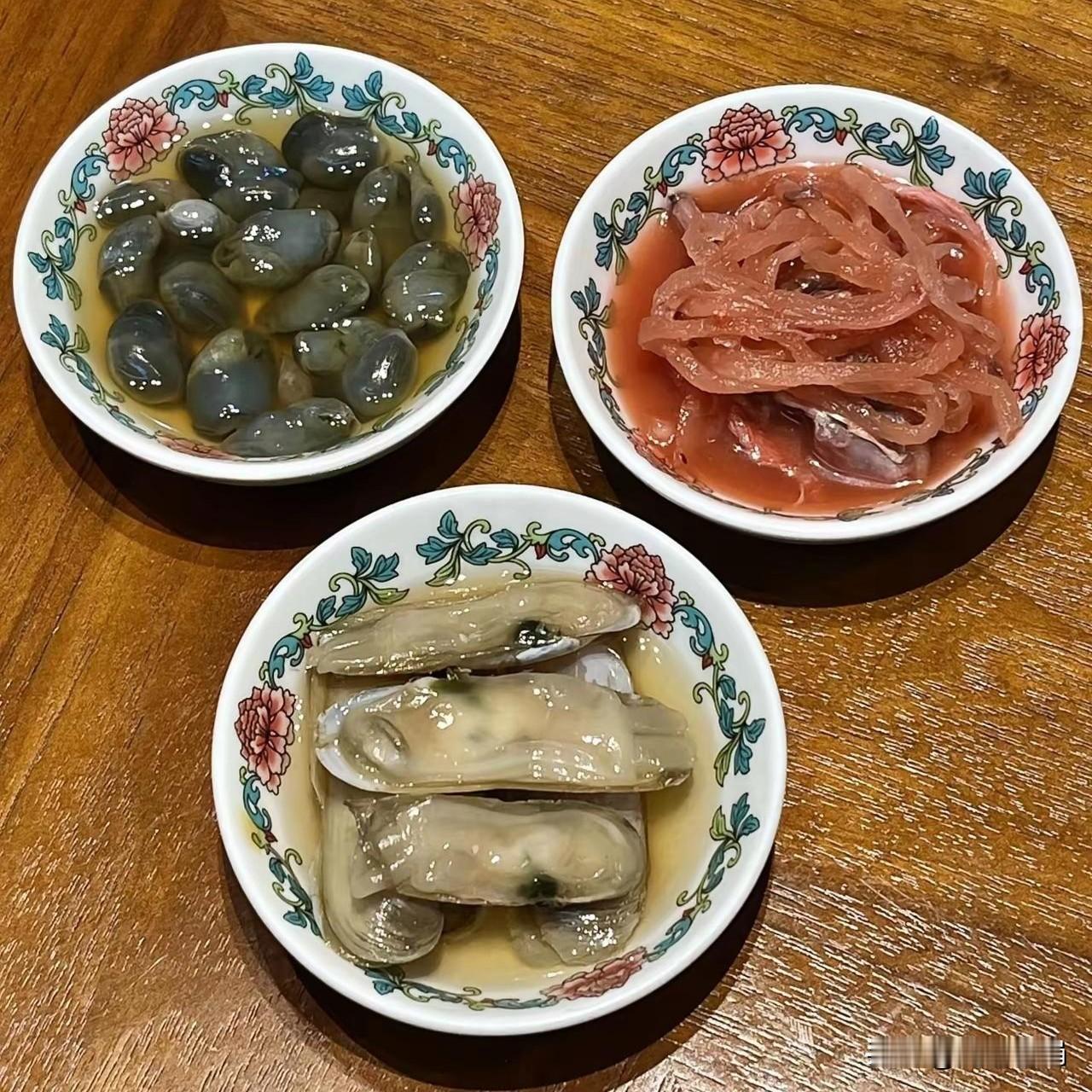 这三个菜到底叫什么名字？今天到亲戚家，亲戚揣出来这三个菜，我一个都没有见过，