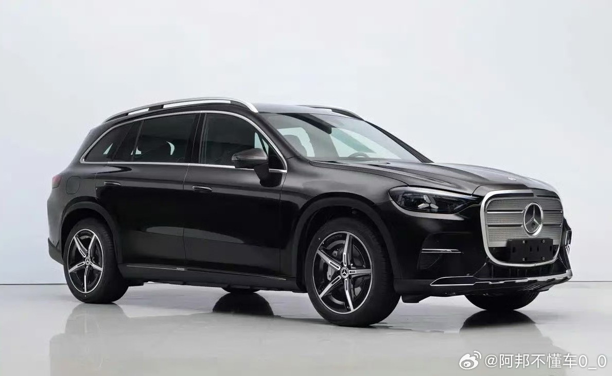 全新奔驰GLC这颜值你打几分？轴距突破3米了。冷知识：中国标准车位尺寸是5.3×