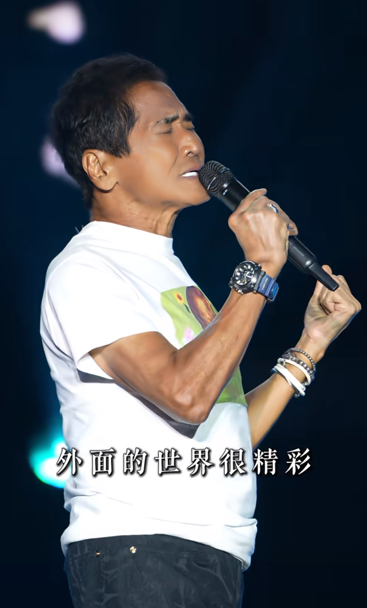 湾区升明月晚会最让我难忘的，不是全开麦的周深，也不是陈楚生，而是一首首听完让人内心触动的经典老歌。李