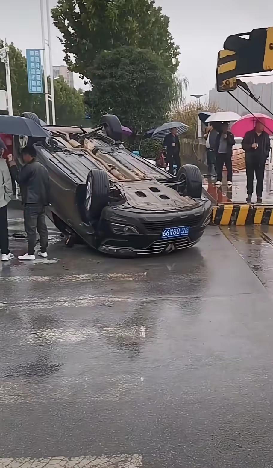 十堰的痛,剜在每个父母心上!这些孩子做错了什么?看到那些沾着粉笔灰的书包,