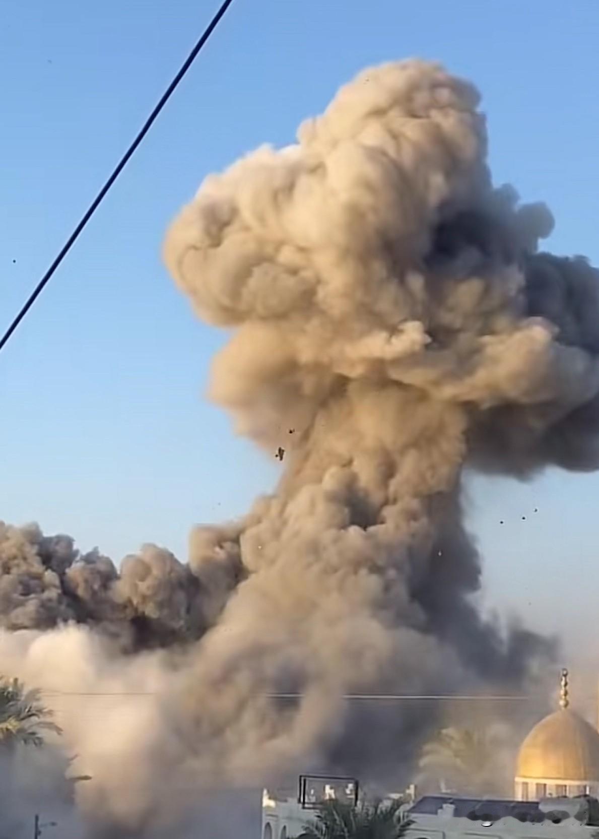 当地时间11月19日下午，以色列再次空袭加沙多地，重点轰炸了哈马斯高级指挥官在泽