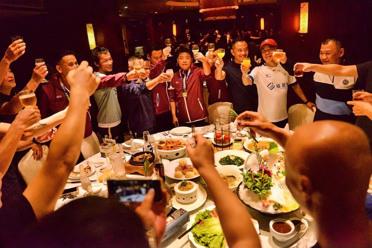 不要让同学会毁了你的婚姻，这是我一个朋友亲口跟我说的。他原本以为，自己的人生已经