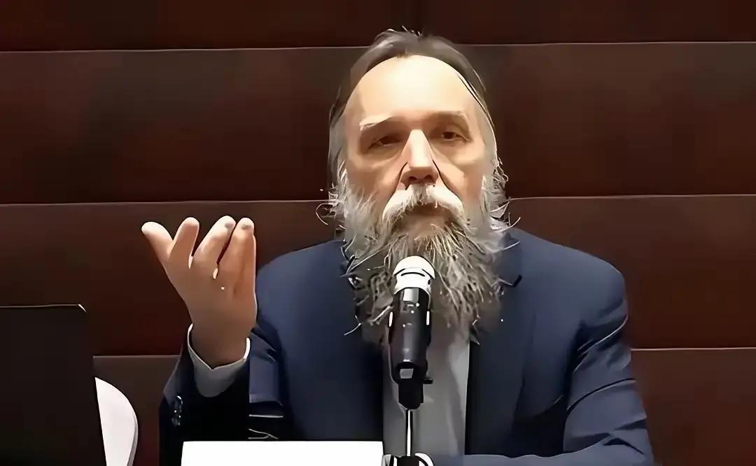 果不其然。俄罗斯学者杜金突然宣布了自己的看法。他提的“拖延=消耗”，