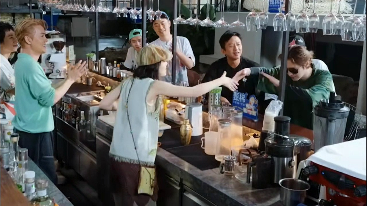鹿晗曾经是希林娜依高导师哈哈哈哈哈希林娜依高来五哈了，她曾是鹿晗的学员，现在也