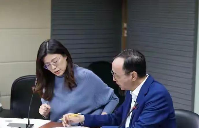 起风了，朱立伦左右开弓，或成郑丽文、傅崐萁得力帮手！众所周知，朱立伦在蓝营内卸