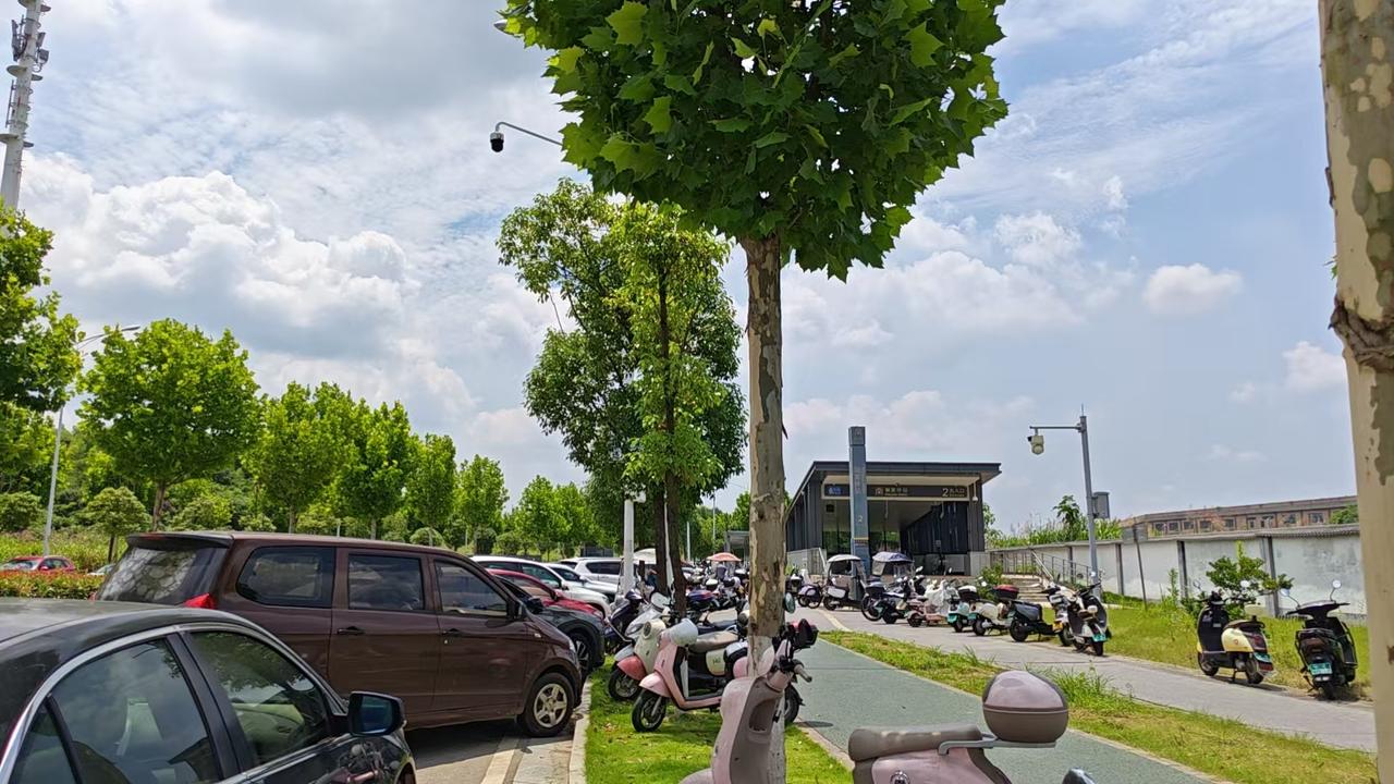 打卡长沙最偏僻的地铁站！长沙河西谢家桥地铁站是长沙地铁6号线的终点站，也是长沙